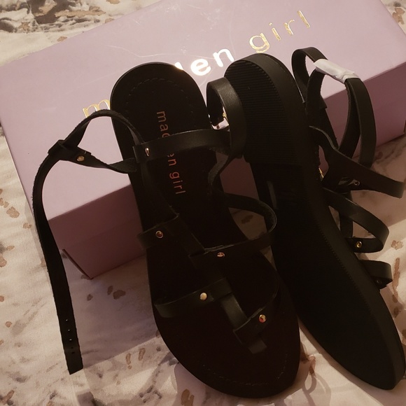 ๐๐๐Sandals๐๐๐ - Picture 1 of 5